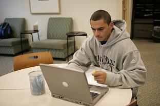 Student working in the writing center